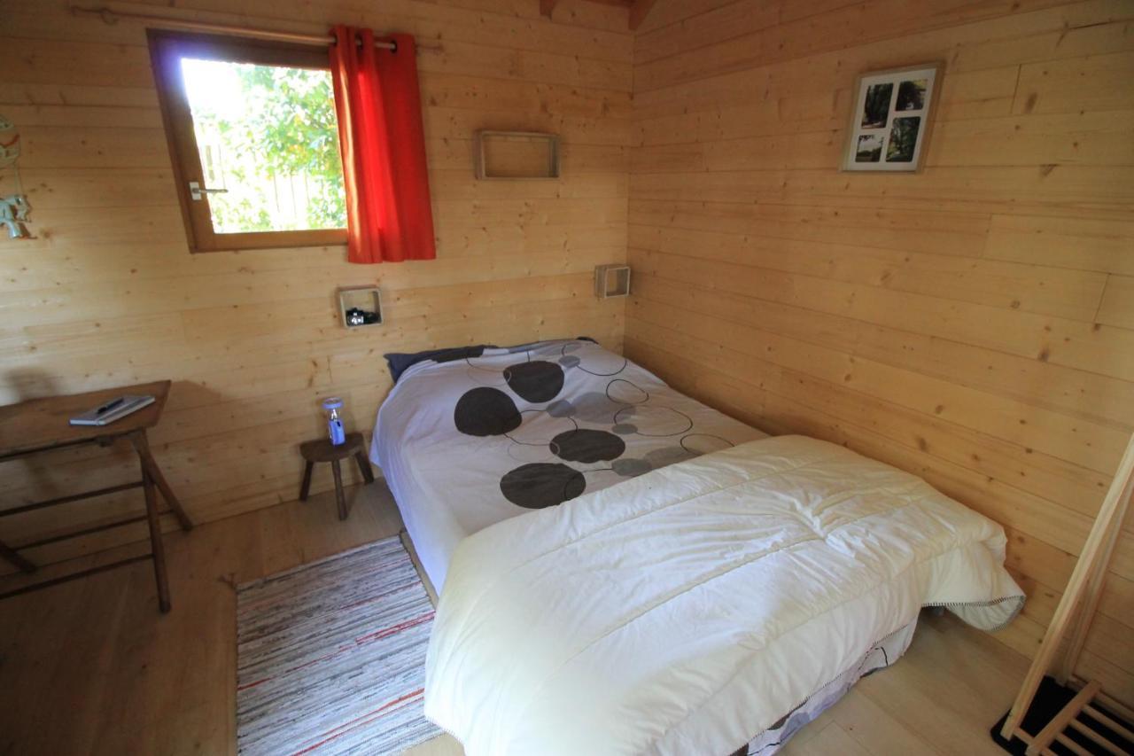 Bed and Breakfast Nuits Perchees A Laroque Saint-Antoine-de-Breuilh Exterior foto