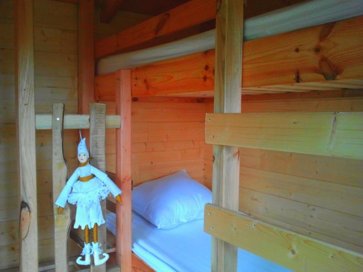 Bed and Breakfast Nuits Perchees A Laroque Saint-Antoine-de-Breuilh Exterior foto