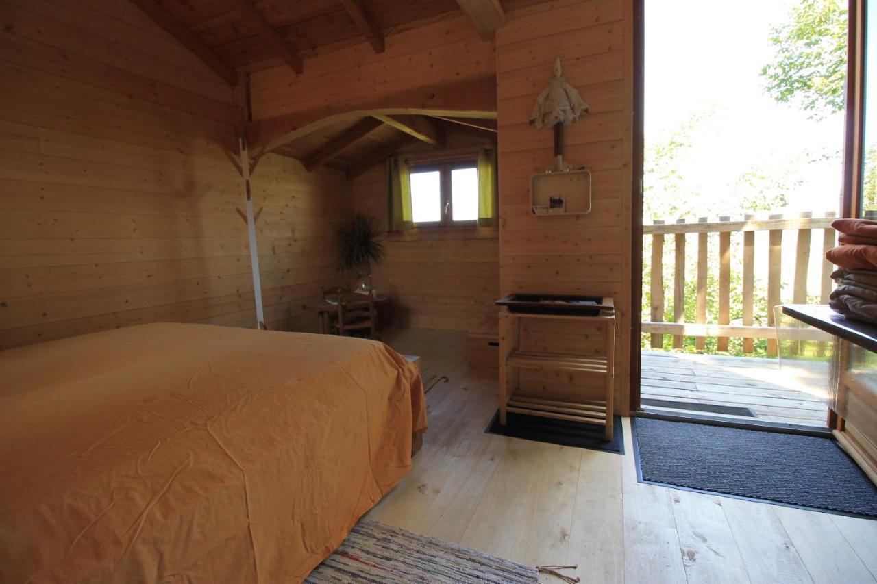 Bed and Breakfast Nuits Perchees A Laroque Saint-Antoine-de-Breuilh Exterior foto